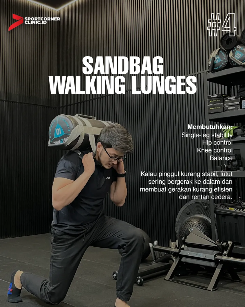 Frame carousel ‘#4 Sandbag walking lunges’ yang menampilkan pria melakukan lunges dengan sandbag